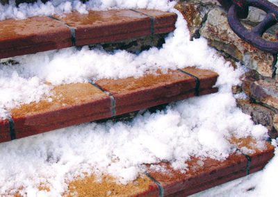 Frost-resistant outdoor tiles
